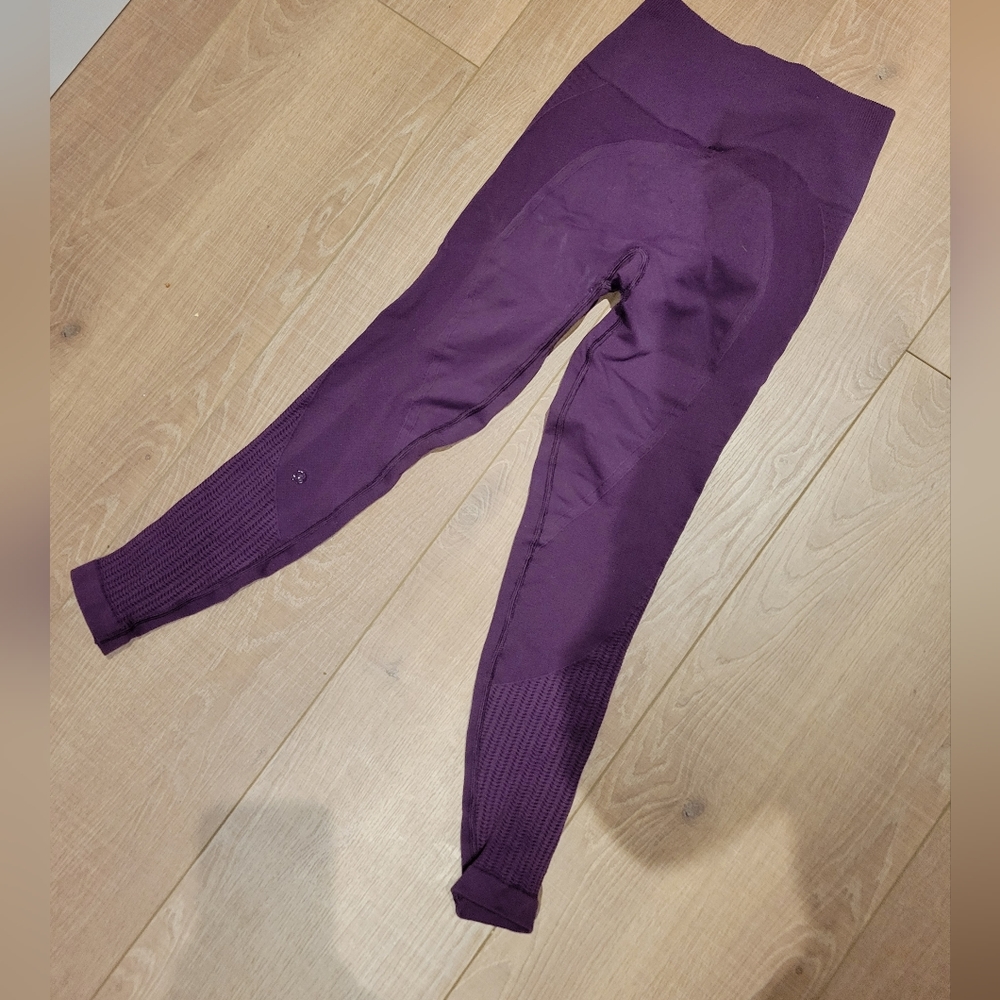 Lululemon Flow and go tight